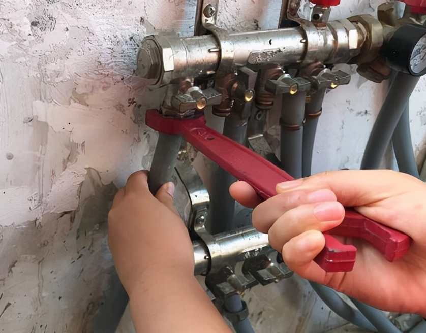 Floor heating pipe cleaning