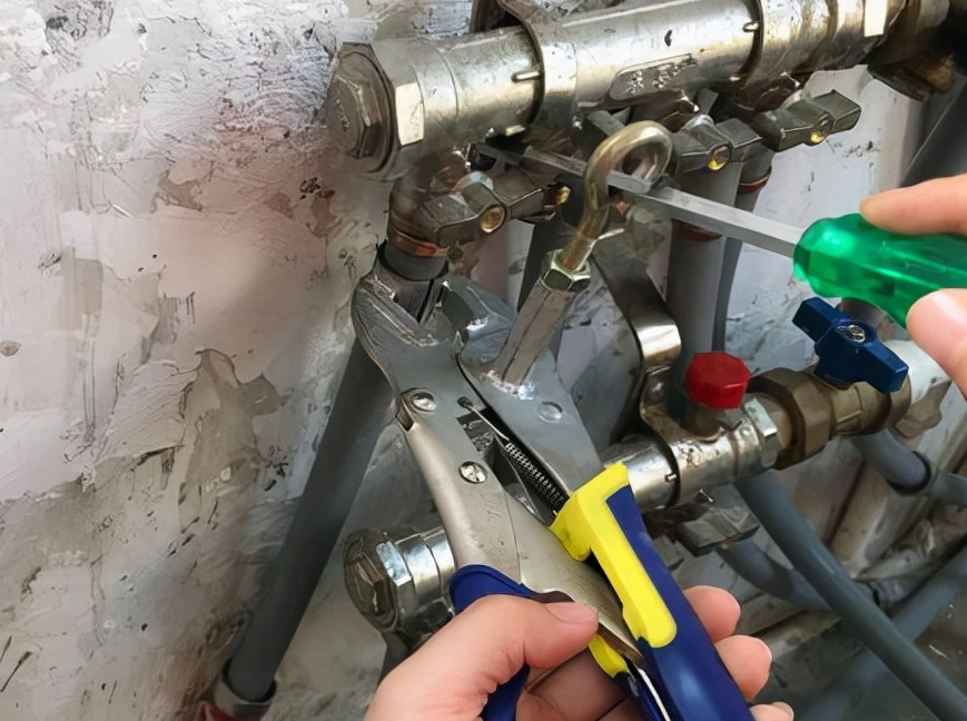 Floor heating pipe cleaning