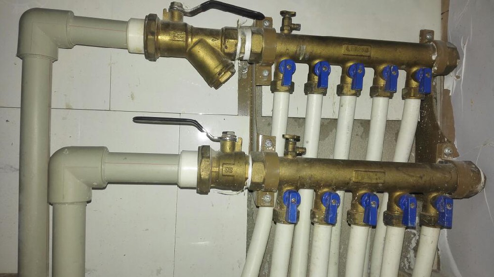 Floor heating pipe